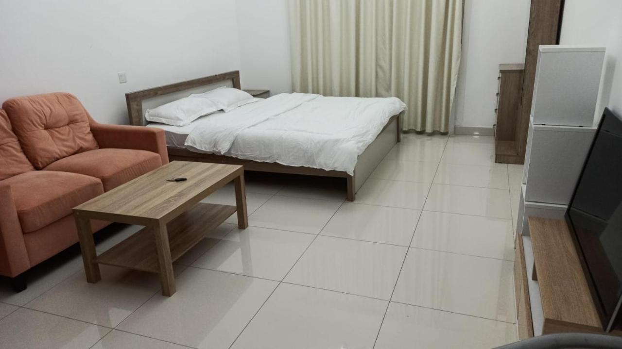 Cozy Rooms And Small Partitions For Men Guests In Dubai Eksteriør bilde