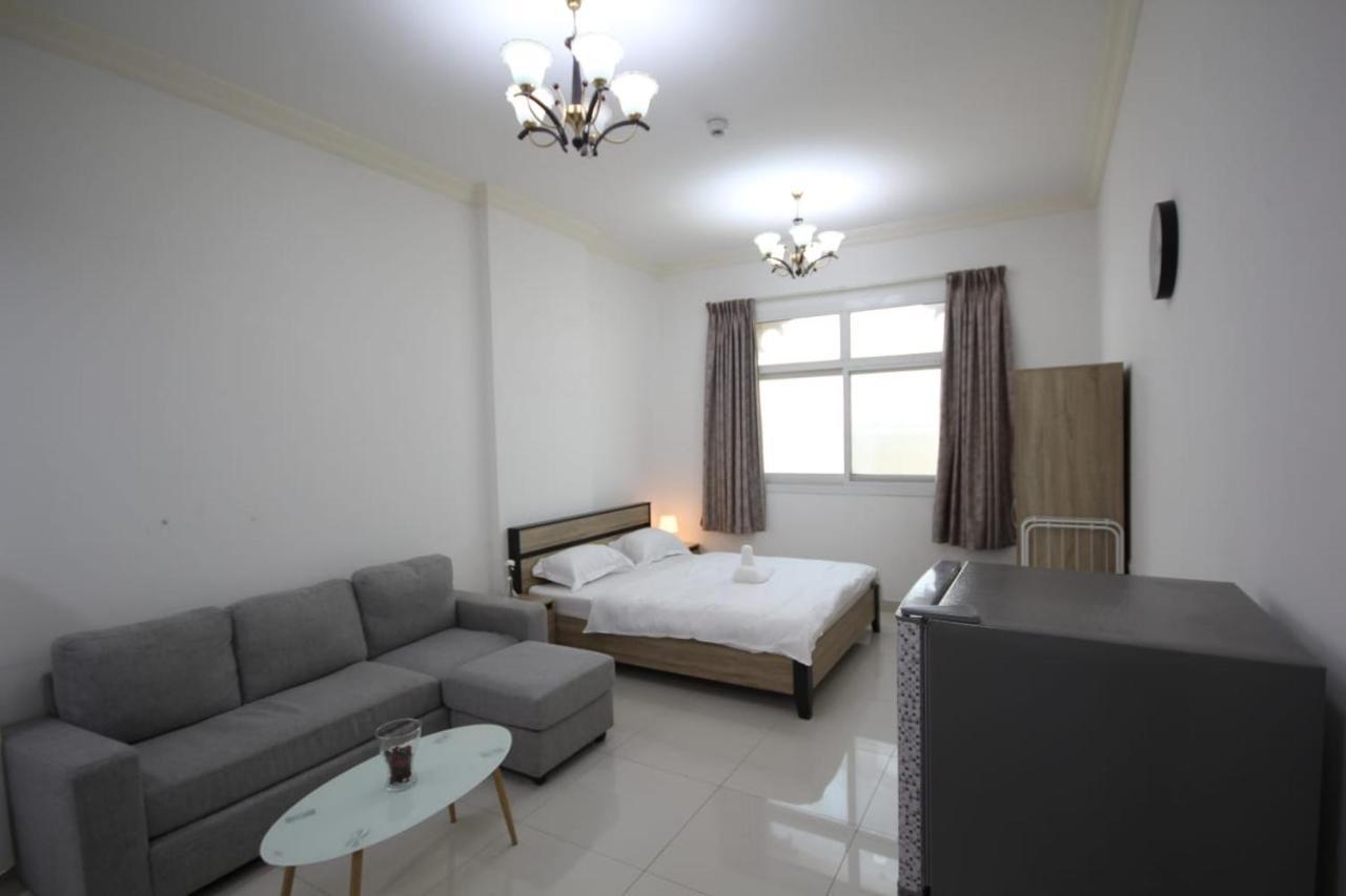 Cozy Rooms And Small Partitions For Men Guests In Dubai Eksteriør bilde