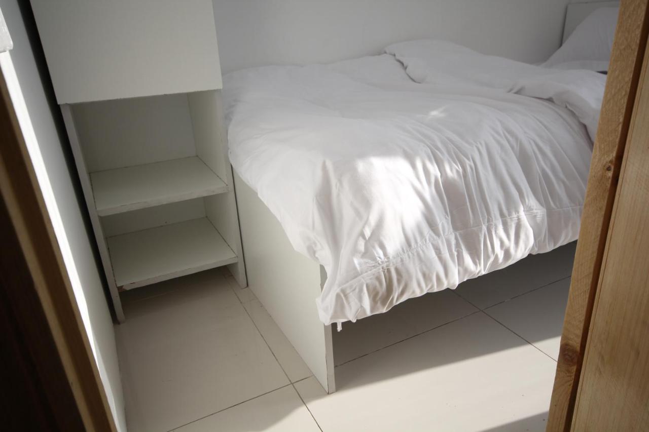 Cozy Rooms And Small Partitions For Men Guests In Dubai Eksteriør bilde