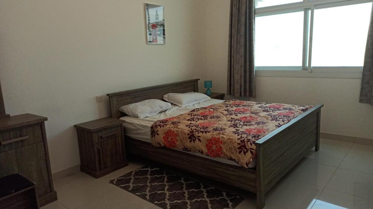 Cozy Rooms And Small Partitions For Men Guests In Dubai Eksteriør bilde