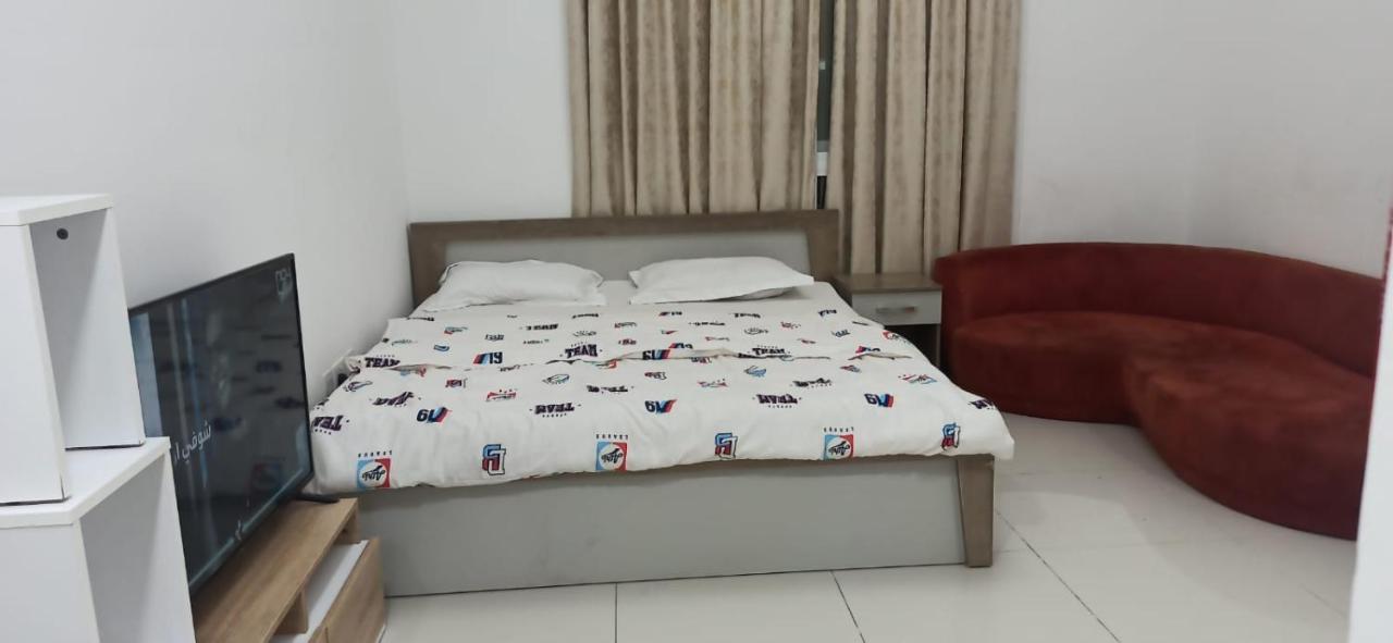 Cozy Rooms And Small Partitions For Men Guests In Dubai Eksteriør bilde
