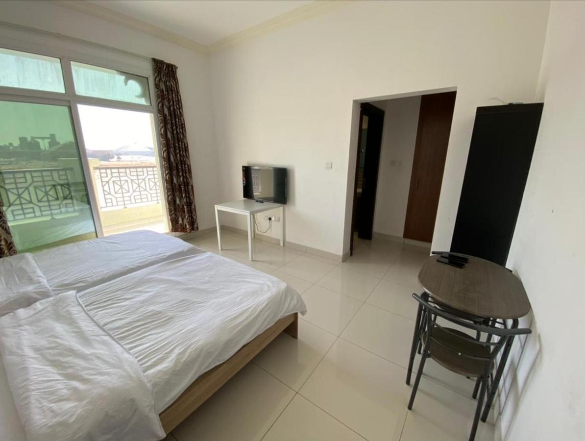 Cozy Rooms And Small Partitions For Men Guests In Dubai Eksteriør bilde