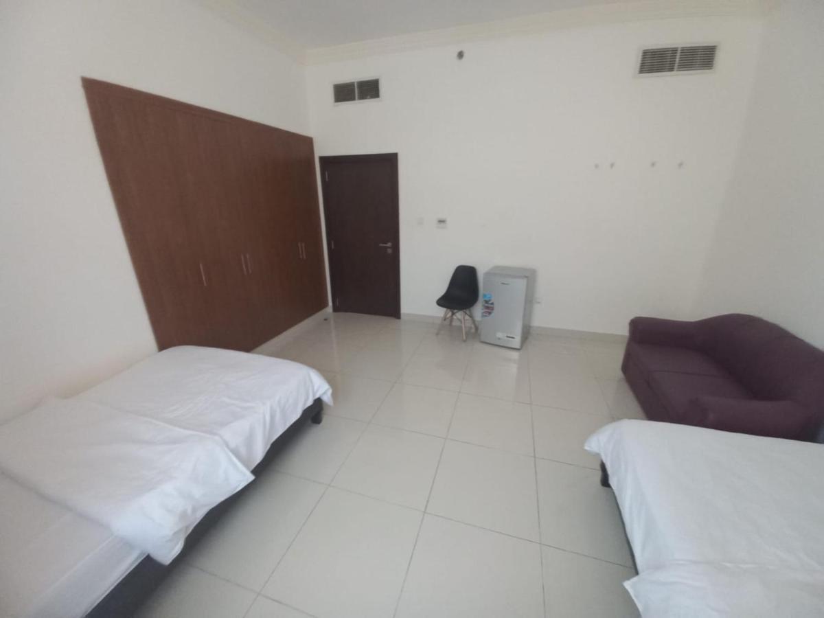Cozy Rooms And Small Partitions For Men Guests In Dubai Eksteriør bilde