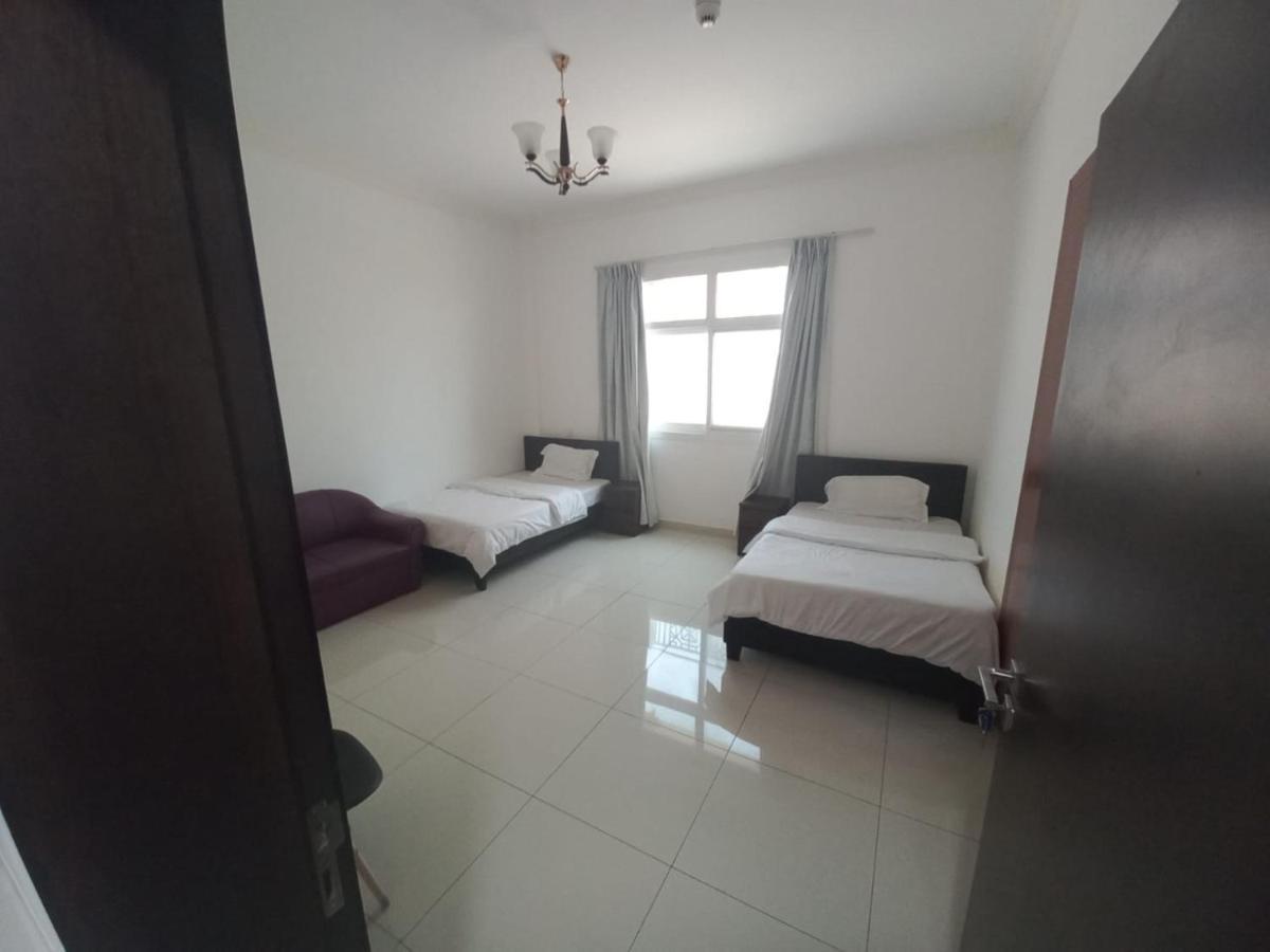 Cozy Rooms And Small Partitions For Men Guests In Dubai Eksteriør bilde