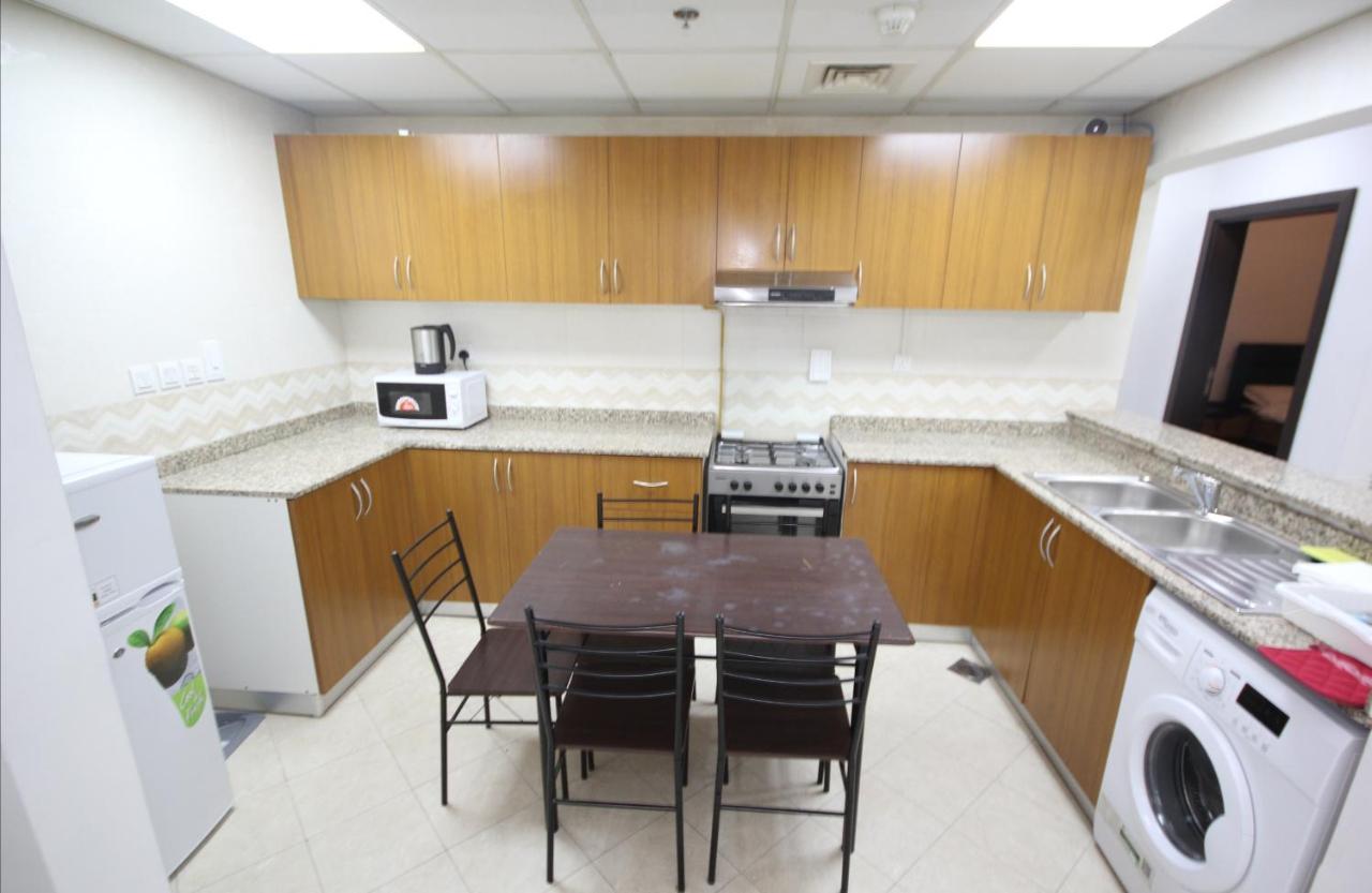 Cozy Rooms And Small Partitions For Men Guests In Dubai Eksteriør bilde