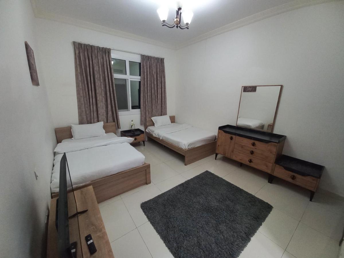 Cozy Rooms And Small Partitions For Men Guests In Dubai Eksteriør bilde