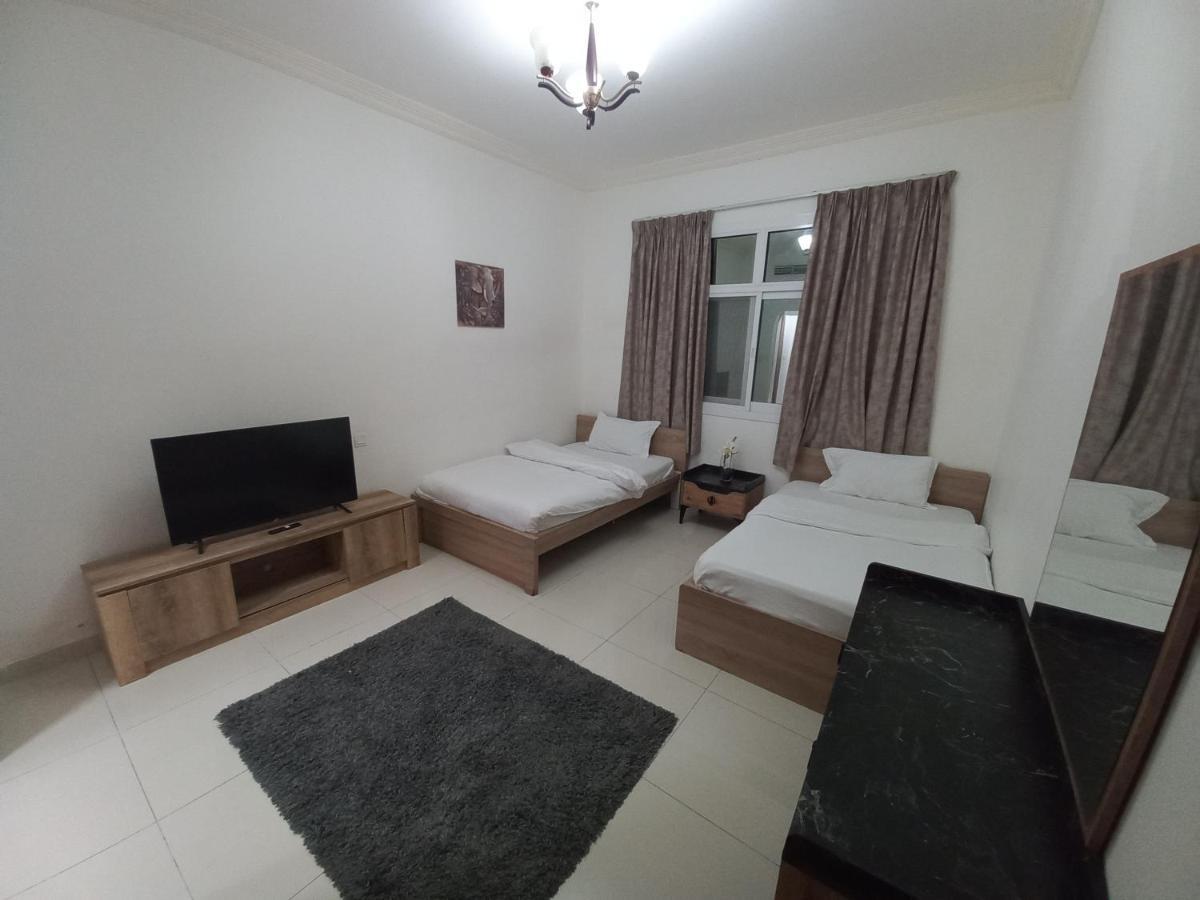 Cozy Rooms And Small Partitions For Men Guests In Dubai Eksteriør bilde