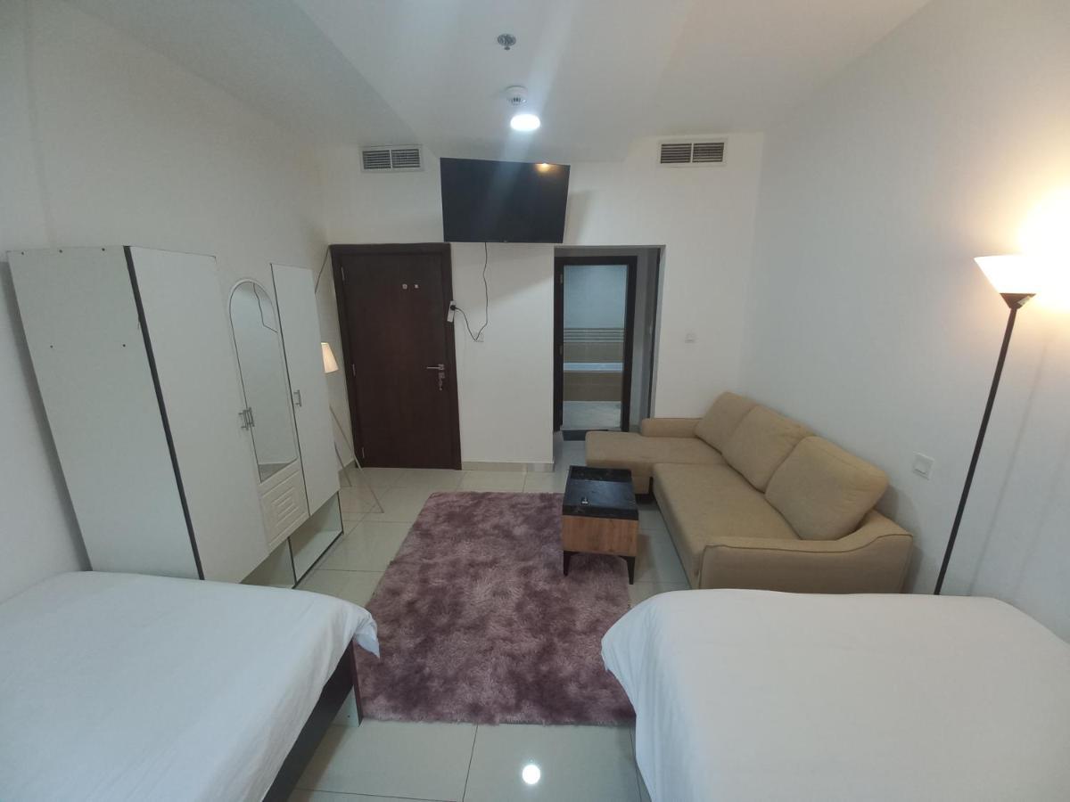 Cozy Rooms And Small Partitions For Men Guests In Dubai Eksteriør bilde