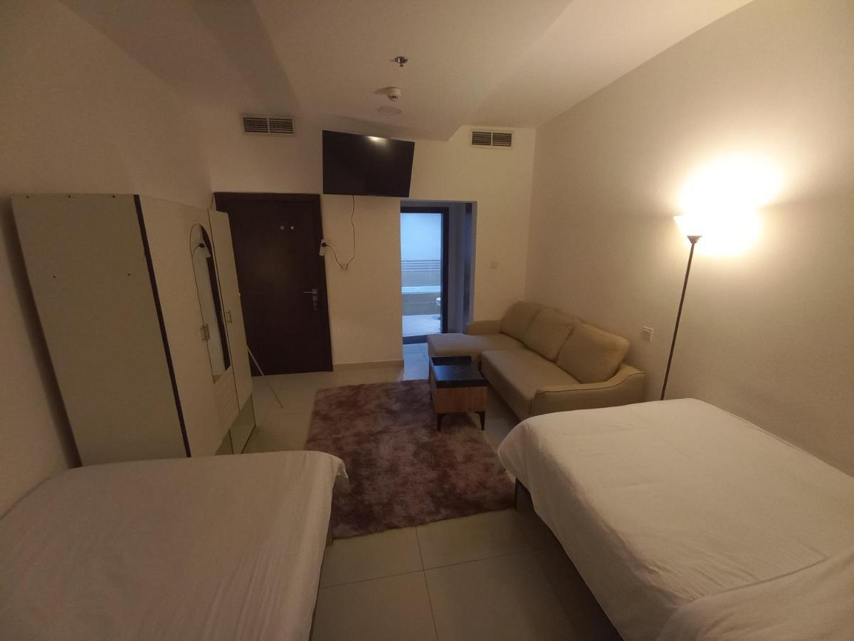 Cozy Rooms And Small Partitions For Men Guests In Dubai Eksteriør bilde