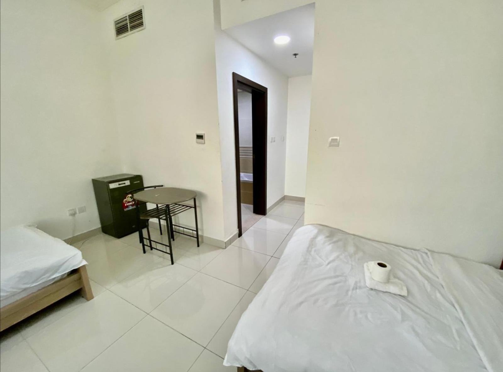 Cozy Rooms And Small Partitions For Men Guests In Dubai Eksteriør bilde