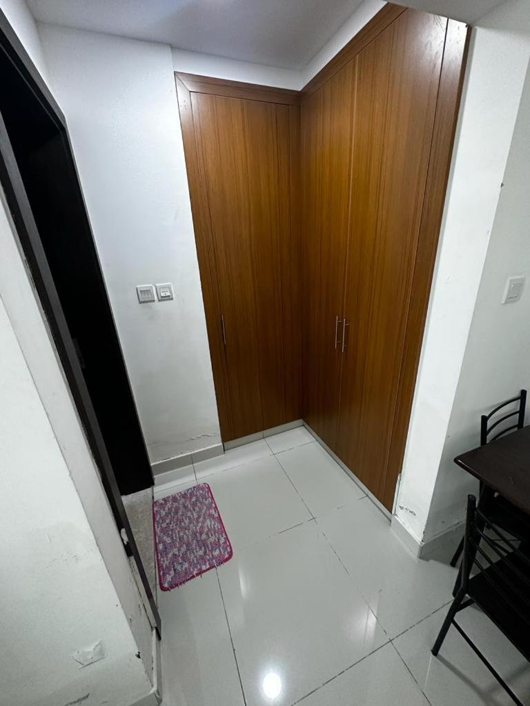 Cozy Rooms And Small Partitions For Men Guests In Dubai Eksteriør bilde