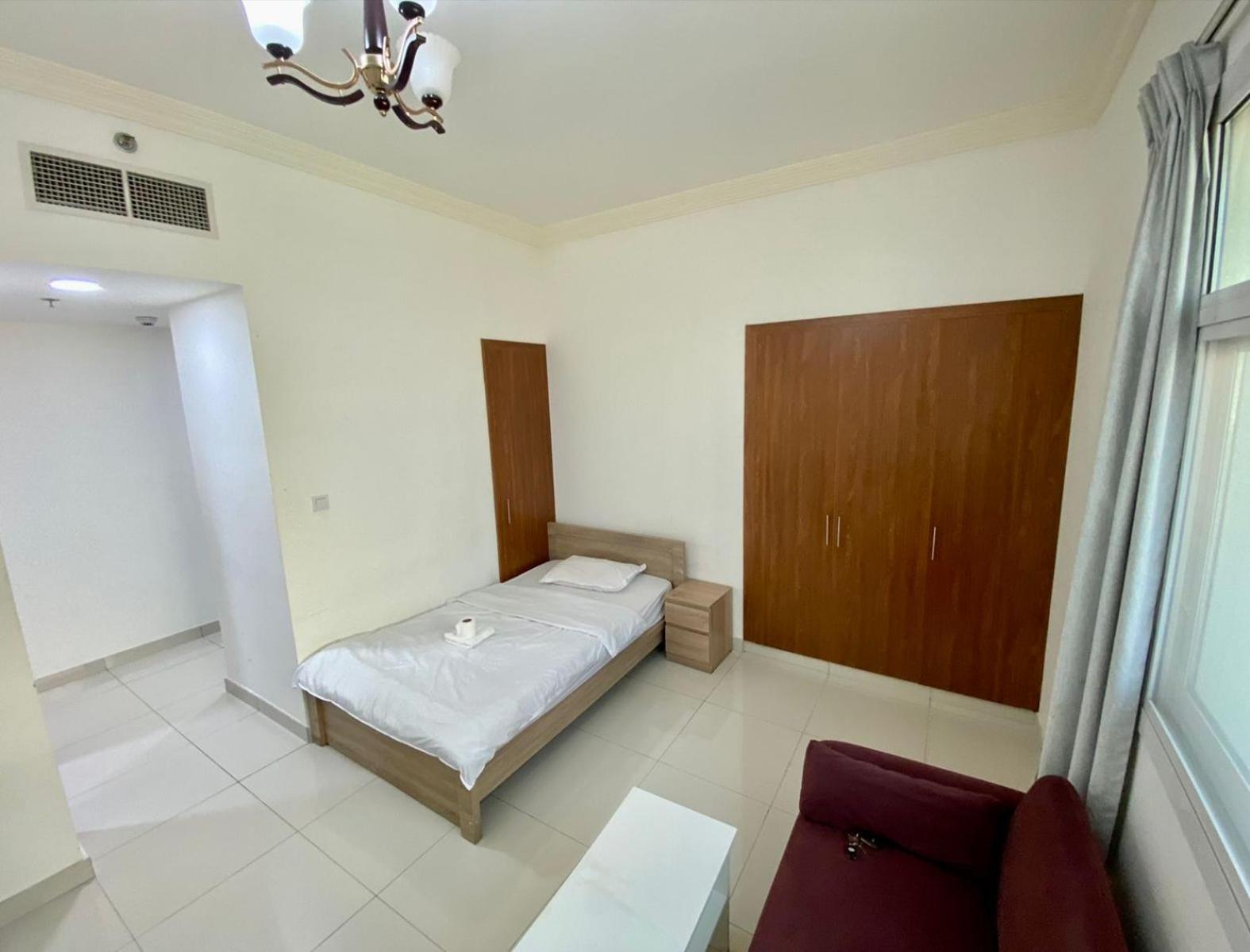 Cozy Rooms And Small Partitions For Men Guests In Dubai Eksteriør bilde