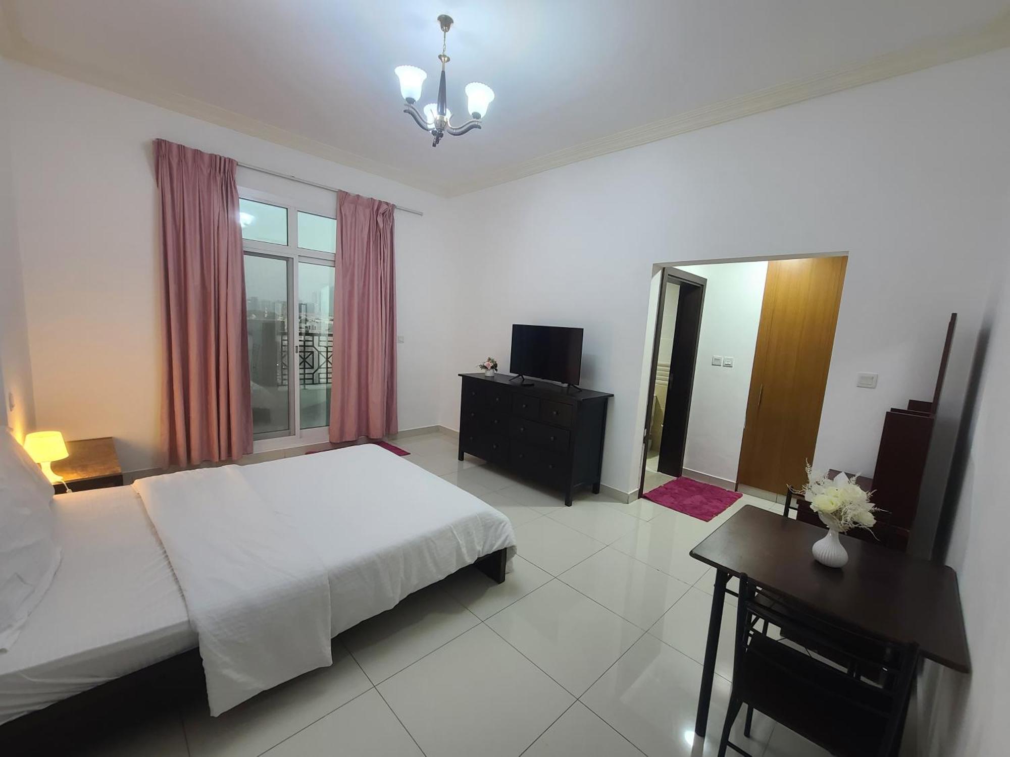 Cozy Rooms And Small Partitions For Men Guests In Dubai Eksteriør bilde