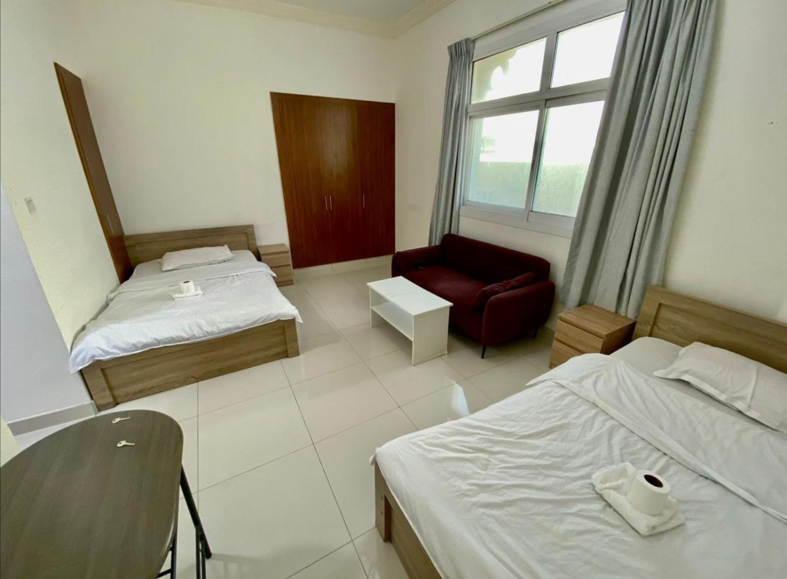 Cozy Rooms And Small Partitions For Men Guests In Dubai Eksteriør bilde